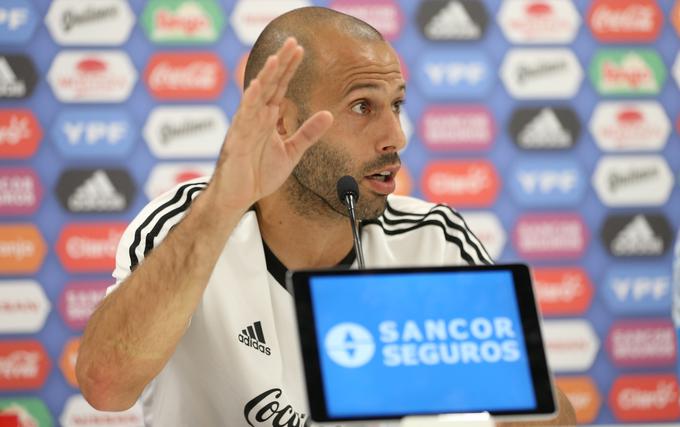 Javier Mascherano je na nedeljski novinarski konferenci zanikal, da bi igralci zahtevali menjavo selektorja Jorgeja Sampaolija, prav tako je zanikal besede nekdanjega argentinskega nogometaša Carusa Lombardija, da je med igralci prišli do spora. | Foto: Getty Images