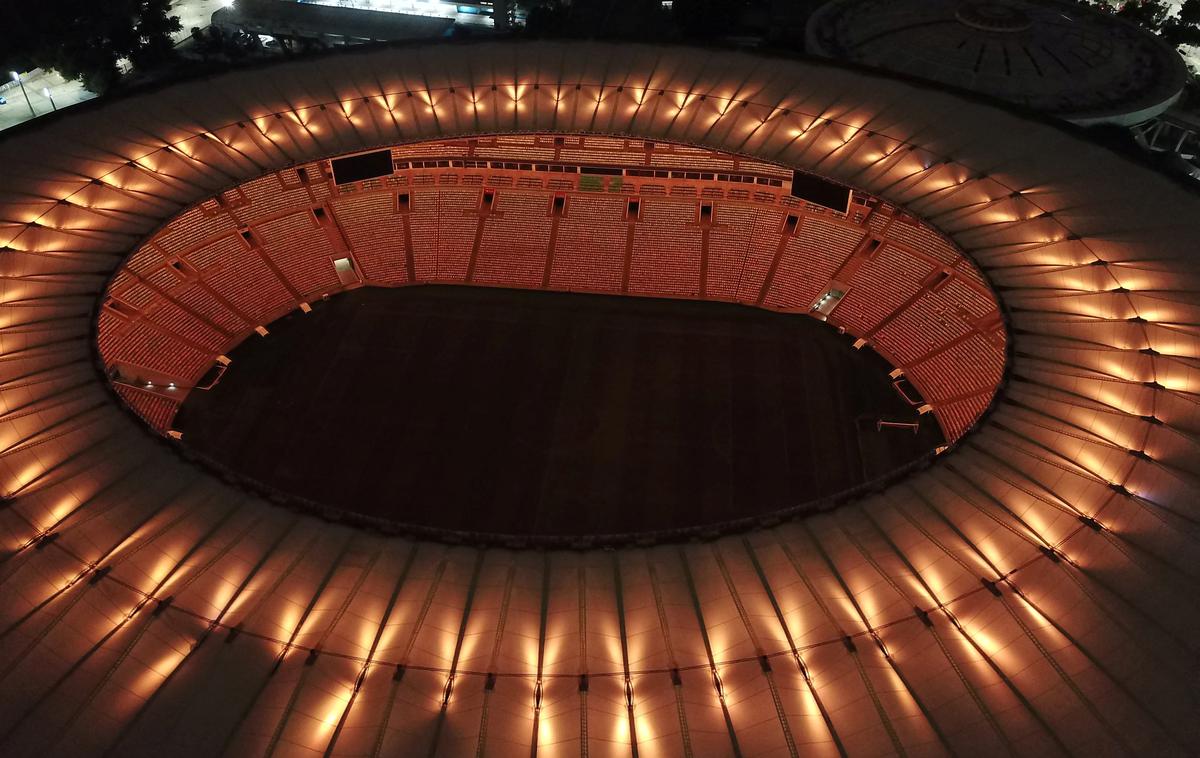 Pele Maracana | Maracano so v spomin na Peleja odeli v prav posebno barvo. | Foto Reuters