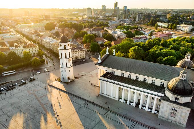 Med lokacijami, ki jih je občina prepustila gostincem, je tudi osrednji mestni trg s stolnico. | Foto: Getty Images