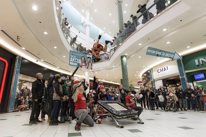 Šov skupine Dunking Devils v Europarku | Foto: Europark