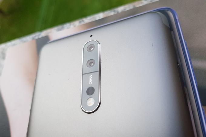 Lani je Nokia 8 postal prvi Nokijin pametni telefon z operacijskim sistemom Android, na katerem optiko za dvojni aparat na hrbtni strani zagotavlja prav Zeiss. | Foto: Matic Tomšič