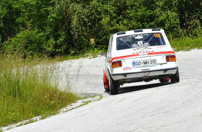 Zastava 101 je letnik 1980 in je v dirkaški preobleki zaživela po zaslugi Logatčana Andreja Mihevca in njegove sovoznice Barbare Tolar. | Foto: 