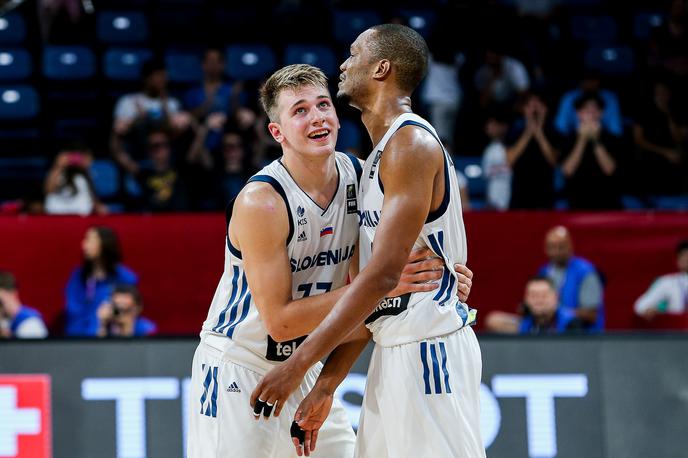 Luka Dončić in Anthony Randolph | Foto Vid Ponikvar