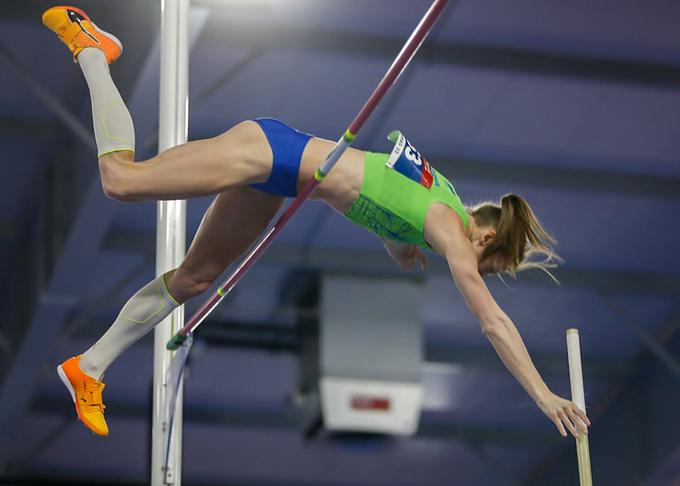 "Ne glede na vse je moj dolgoročni cilj, do katerega moram še kaj narediti, skok več kot pet metrov, na evropskem prvenstvu marca v Istanbulu pa želim osvojiti medaljo," je dejala Tina Šutej. | Foto: Peter Kastelic/AZS