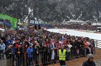 Planica se je polnila že zgodaj zjutraj