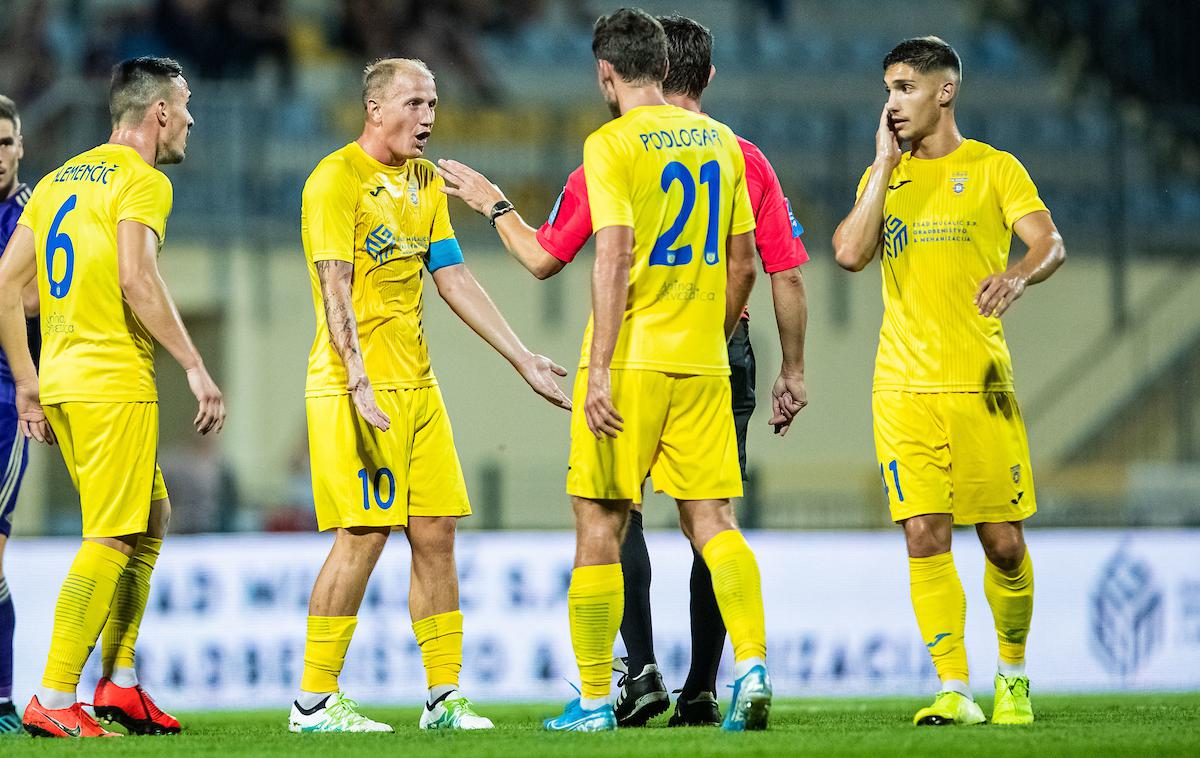 NK Domžale NK Maribor | Domžalčani so reprezentančni premor pričakali brez trenerja, zmage in na zadnjem mestu. | Foto Grega Valančič / Sportida