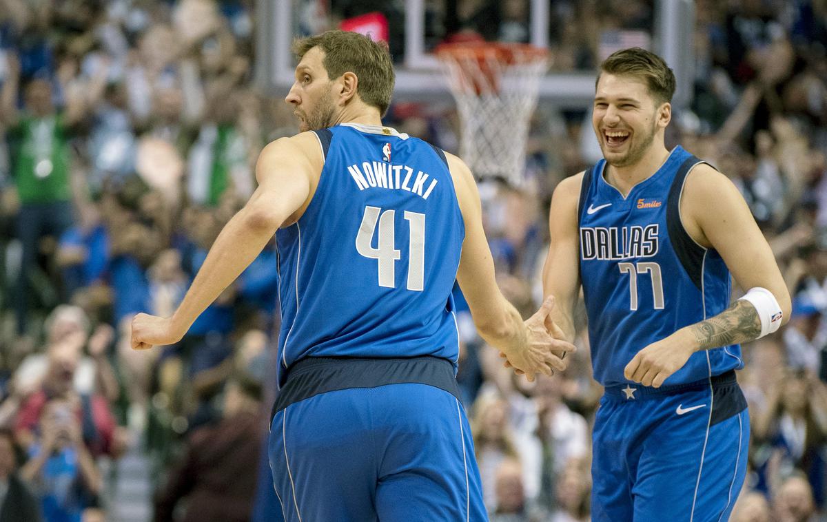 Dirk Nowitzki - slovo | Dirk Nowitzki in Luka Dončić sta bila eno sezono soigralca pri Dallasu. | Foto Reuters