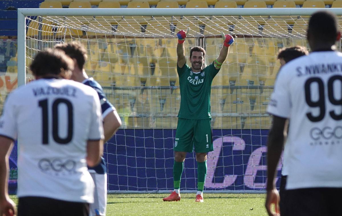 Gianluigi Buffon | Legendarni italijanski vratar Gianluigi Buffon bo za Parmo igral najmanj do 46. leta. | Foto Guliverimage