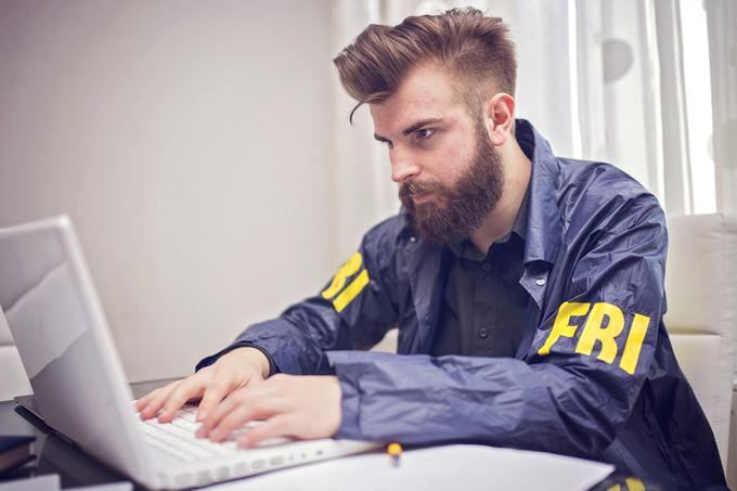 Axel Gembe ni vedel, da je bil razgovor za službo pravzaprav past. Njegovemu priznanje o vdoru v strežnike Valva je prisluškoval in ga snemal FBI. | Foto: Thinkstock