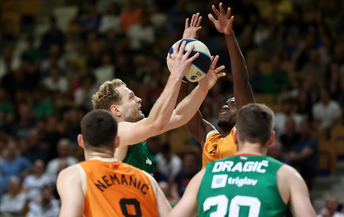 finale DP Cedevita Olimpija Kansai Helios Jaka Blažič | Drugo finalno tekmo državnega prvenstva so igrali v hali Tivoli. | Foto www.alesfevzer.com