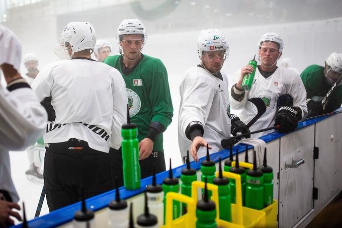 Olimpija je prijavljena v Alpsko ligo, za katero je tudi "zgradila" ekipo. Direktor Jože Kovač sicer še ni povsem opustil možnosti, da se zmaji že letos pridružijo nekdanji ligi EBEL. | Foto: Grega Valančič/Sportida