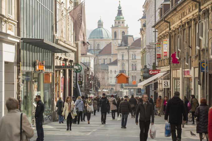 Vsi imamo radi domačnost "starega", znanega podjetja, prijaznega vratarja ... | Foto: Matej Leskovšek