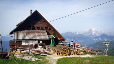 Koča, do katere je Kopitar prinesel največjo hokejsko dragocenost #video