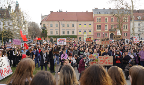 "Nočem cvetlice, daj mi delavske pravice!"