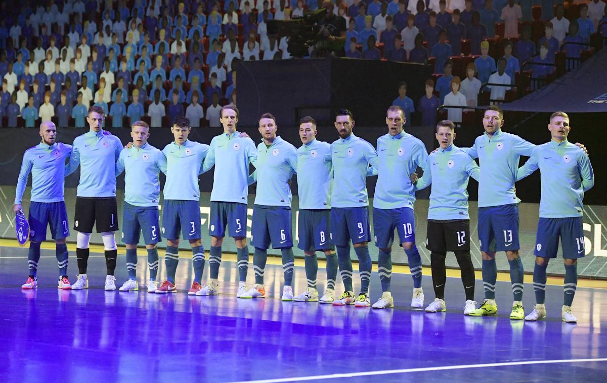 Slovenija futsal | Slovensko reprezentanco v futsalu danes čaka odločilen spopad za preboj v četrtfinale Eura. Ob 17.30 se bo pomerila s Finsko. V primeru zmage bi se zagotovo uvrstila med najboljših osem, v primeru remija pa Italija na drugi tekmi ne bi smela premagati Kazahstana. | Foto Guliverimage