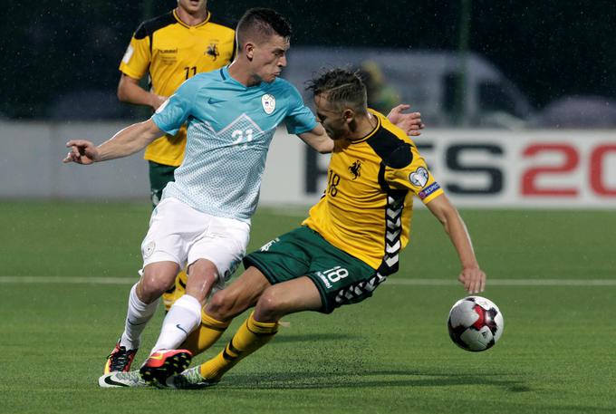 Umetna podlaga v Vilni v nedeljo ni bila zaveznik slovenskih reprezentantov. | Foto: Guliverimage/Getty Images