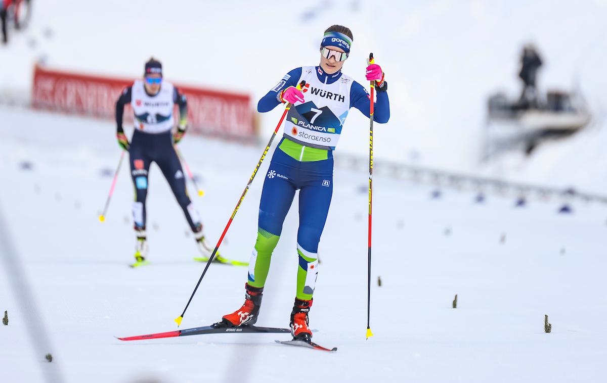 Ema Volavšek, Planica 2023 | Ema Volavšek je 20-letna študentka anglistike, ki je avgusta zmagala v skupnem seštevku poletne velike nagrade v nordijski kombinaciji, decembra lani pa z drugim mestom na tekmi svetovnega pokala v Ramsauu dosegla največji slovenski uspeh v nordijski kombinaciji. Prihaja iz Vrha nad Želimljami. | Foto Grega Valančič/Sportida