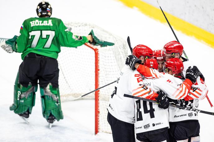 HK Olimpija HDD Jesenice, 3. tekma finala DP | Tivoli je bil prizorišče tretje finalne tekme državnega prvenstva, na kateri so se druge zmage in vodstva v seriji veselili hokejisti HDD Sij Acroni Jesenice. Če bodo v petek na Gorenjskem zmagali, bodo prvaki, če pa bo Olimpija serijo izenačila, pa bo prvak znan v ponedeljek. | Foto Morgan Kristan/Sportida