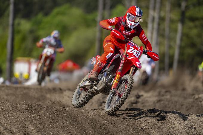 Tim Gajser je bil v Lugu četrti, prvič letos brez zmagovalnega balkona. A v skupnem seštevku zaostaja samo dve točki. | Foto: Honda Racing/ShotbyBavo