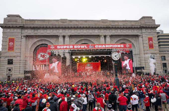 Vrhunec parade pred Union Stationom. | Foto: AP / Guliverimage