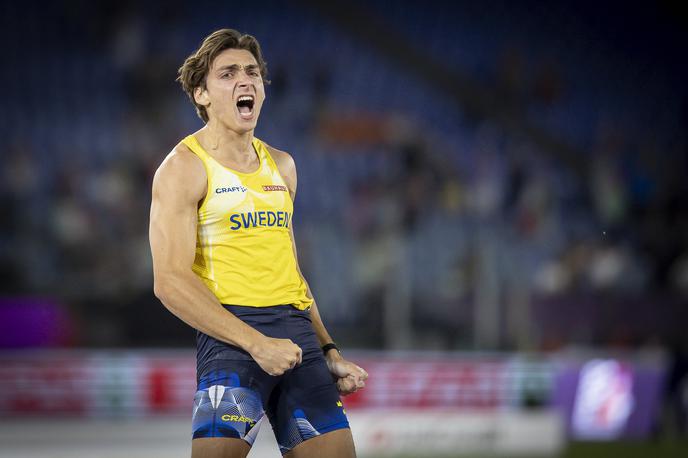 Armand Duplantis | Armand Duplantis je zmagal v skoku s palico z rekordom prvenstev 6,10 metra.  | Foto Reuters