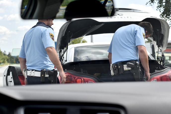 Policijska kontrola | Iračani so bili v Sloveniji nezakonito.  | Foto STA