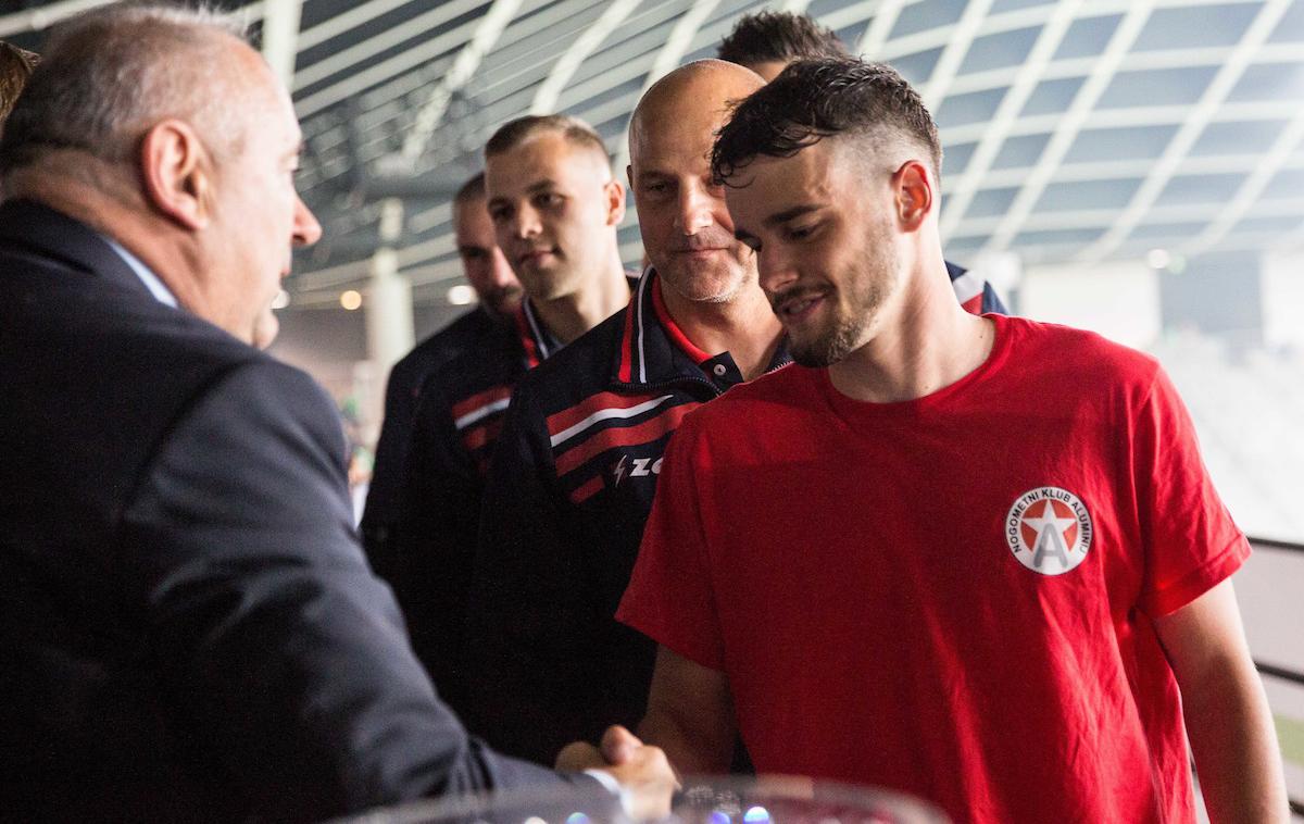 Francesco Tahiraj | Francesco Tahiraj je za konec zanj sijajnega leta 2018 prejel lepo priznanje. | Foto Vid Ponikvar