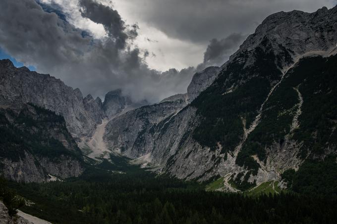 Zelo hitro lahko se lahko toplo, sončno vreme spremeni v ekstremnejše razmere, tudi sredi poletja. Ne tvegajte: če je napoved slaba, ostanite doma. | Foto: Klemen Korenjak