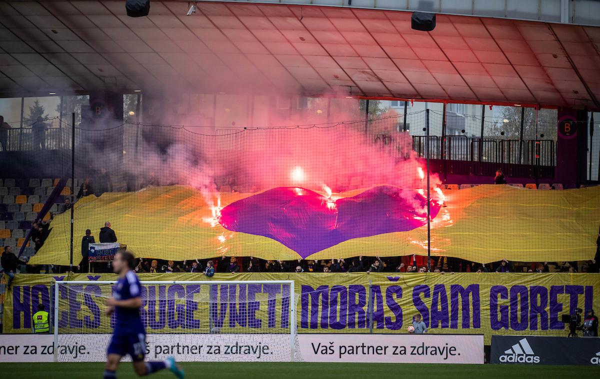 Maribor Mura | Mariboru so zaradi nešportnega in neprimernega vedenja navijačev naložil 2250 evrov kazni.  | Foto Blaž Weindorfer/Sportida