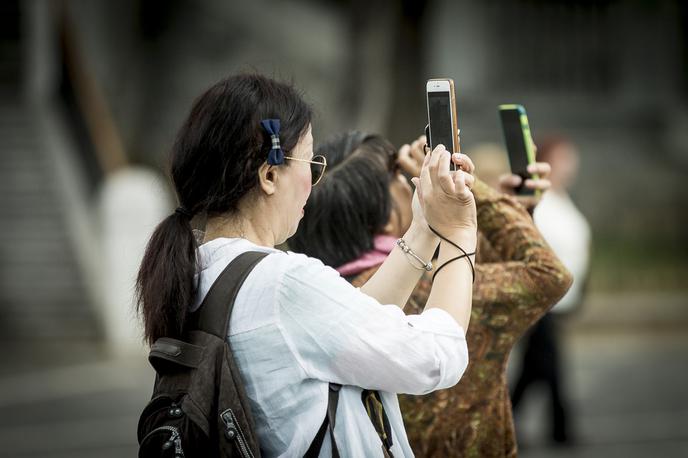 turisti v Ljubljani | V prvih desetih mesecih letošnjega leta je število turistov upadlo za 72 odstotkov. | Foto Ana Kovač