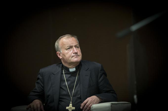 V imenu Slovenske škofovske konference se je škof Jamnik zahvalil vsem Slovencem po svetu, "da ste toliko naredili. Vaš delež je izjemno pomemben. Iskrena hvala vam v imenu Cerkve na Slovenskem!" | Foto: Ana Kovač