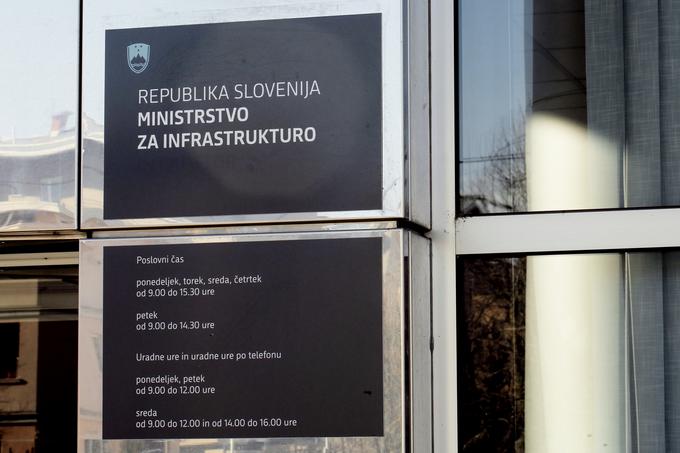 Toni Stojčevski, preiskovalec letalskih nesreč, ki deluje v okviru infrastrukturnega ministrstva, opaža več prijav fizičnih oseb. | Foto: STA ,