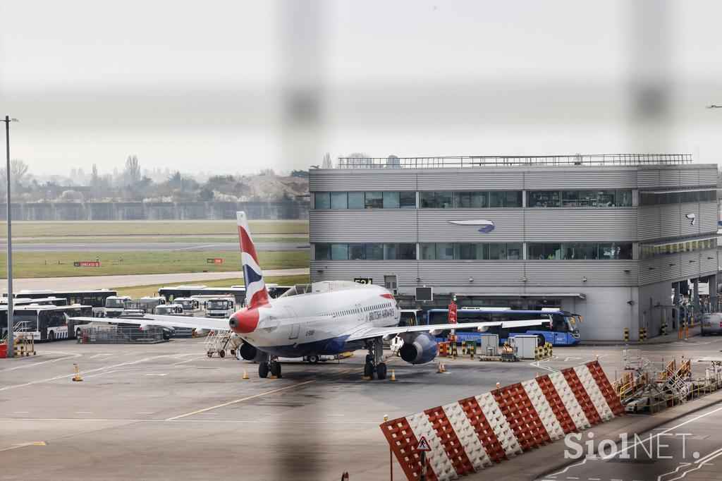 Heathrow. Požar transformator.