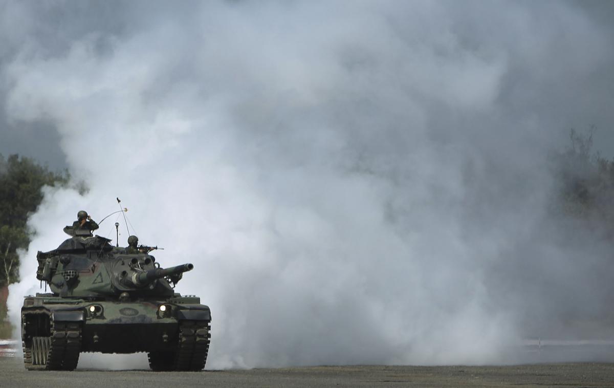 Tajvanski tank | Kitajska bi lahko izkoristila politično polarizacijo v ZDA in napadla Tajvan, svari nemški varnostni strokovnjak Joachim Krause. Na fotografiji: vojaške vaje tajvanske vojske. | Foto Guliverimage