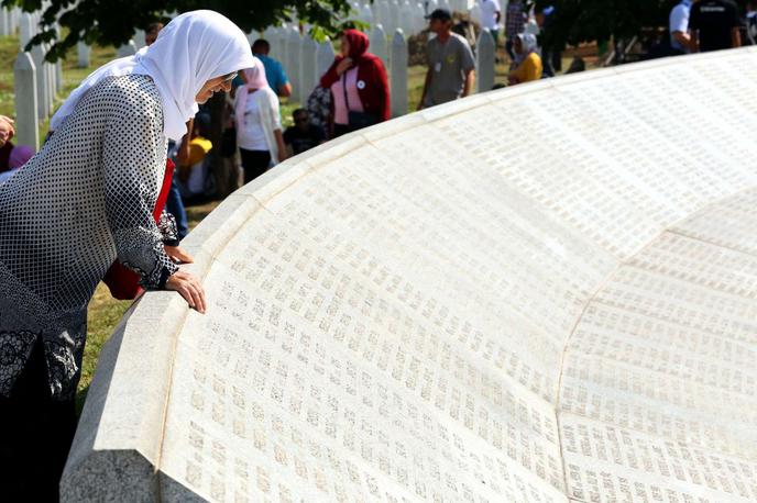 Srebrenica | Na pokopališču v spominskem centru v Potočarih so ob 26. obletnici pokola pokopali še posmrtne ostanke 19 žrtev. | Foto STA