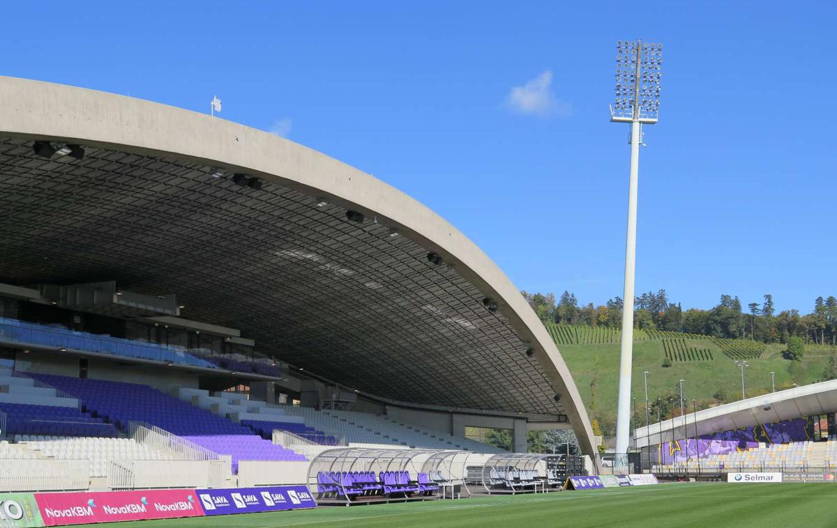 Obnova Ljudski Vrt | Obnovljena zahodna tribuna stadiona Ljudski vrt. | Foto Andreja Seršen Dobaj/STA