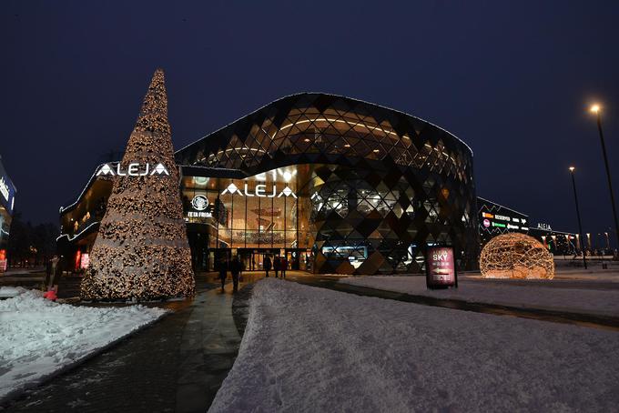 Pravljična lanska zunanja okrasitev ALEJE. (Foto: Robert Krumpak) | Foto: 