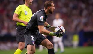 Jan Oblak ob vrnitvi poražen na mestnem derbiju, Real ostaja stoodstoten