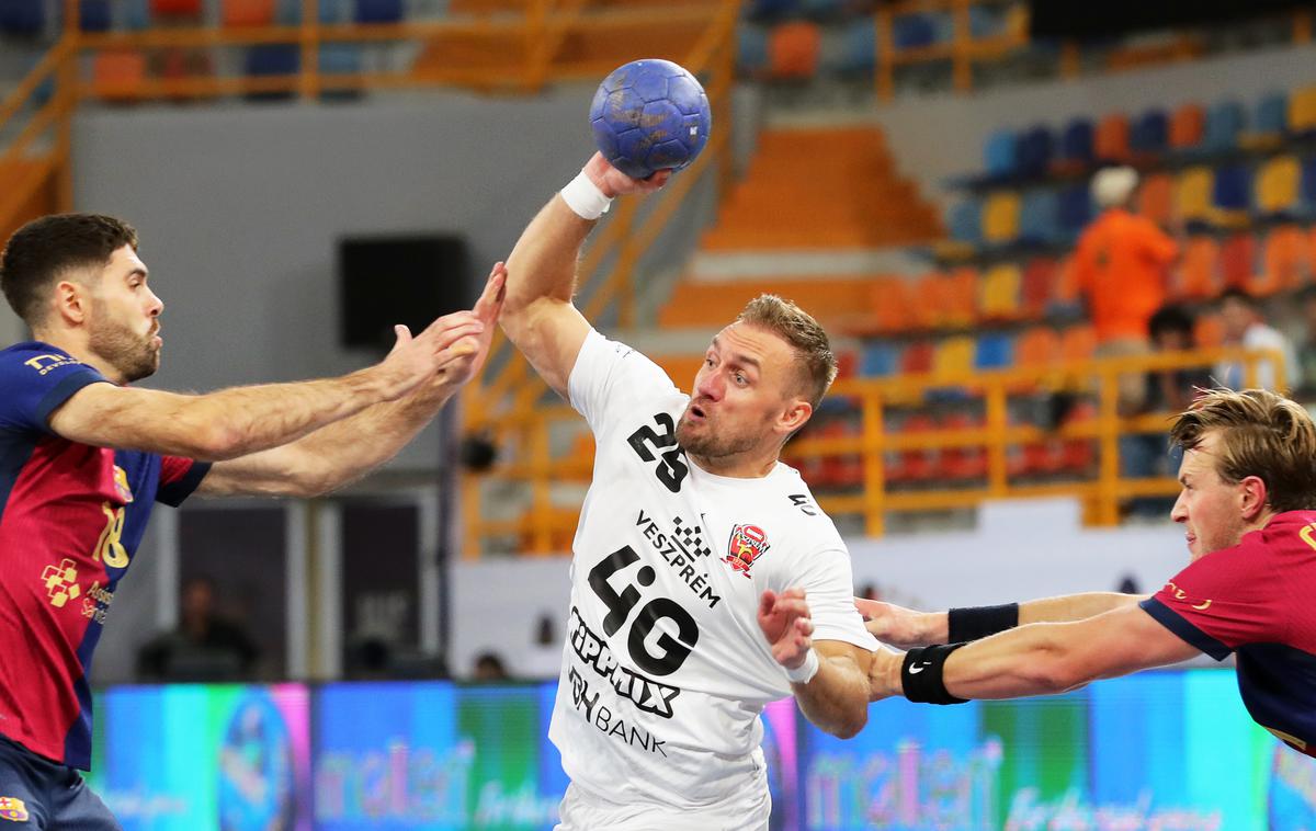 Blaž Janc (Barcelona), Luka Cindrić (Veszprem) | Blaž Janc (levo) je za Barcelono zabil dva gola, a se je zmage veselil Veszprem Luke Cindrića (v sredini). | Foto Guliverimage