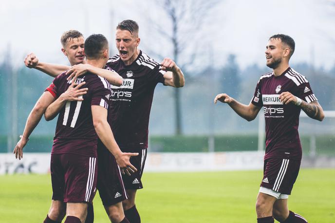 Triglav 2 liga | Za Triglav je že svoj 19. gol v sezoni zabil Tin Matić. | Foto Grega Valančič/Sportida