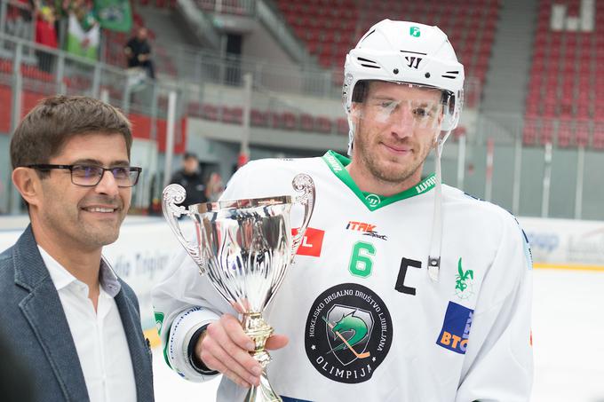 Najstarejši član zmajev - branilec Boštjan Groznik. | Foto: Gregor Podrekar/Sportida