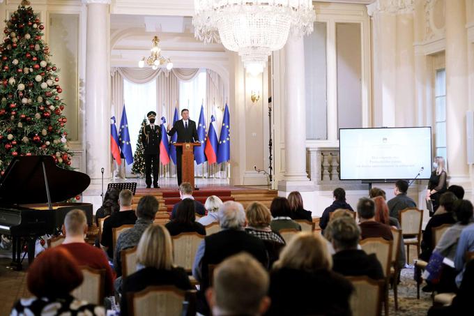 Praznični nagovor je Pahor zaključil z besedami, da je pred nami prelomno obdobje, v katerem bomo potrebovali velikopoteznost, smelost in jasne cilje. | Foto: STA / Daniel Novakovič