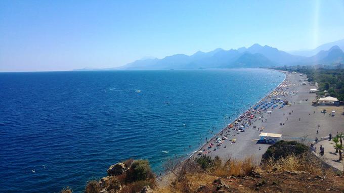 V cenejših restavracijah se lahko v Turčiji naješ za manj kot tri evre, tu pa je težko najti obrok, cenejši od šestih evrov, pripoveduje Evrim. | Foto: Osebni arhiv