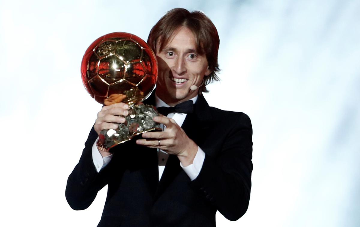 Luka Modrić | Na gala prireditvi France Footballa v Parizu ni bilo presenečenja. Zlata žoga je pristala v rokah Luke Modrića, | Foto Reuters