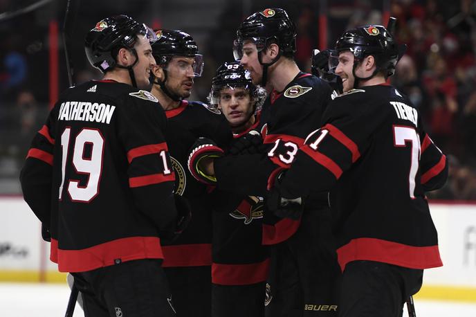 Ottawa Senators | Carolina Hurricanes, ena od najboljših ekip severnoameriške hokejske lige NHL to sezono, je tokrat presenetljivo klonila v gosteh pri Ottawa Senators s 3:4. | Foto Guliverimage