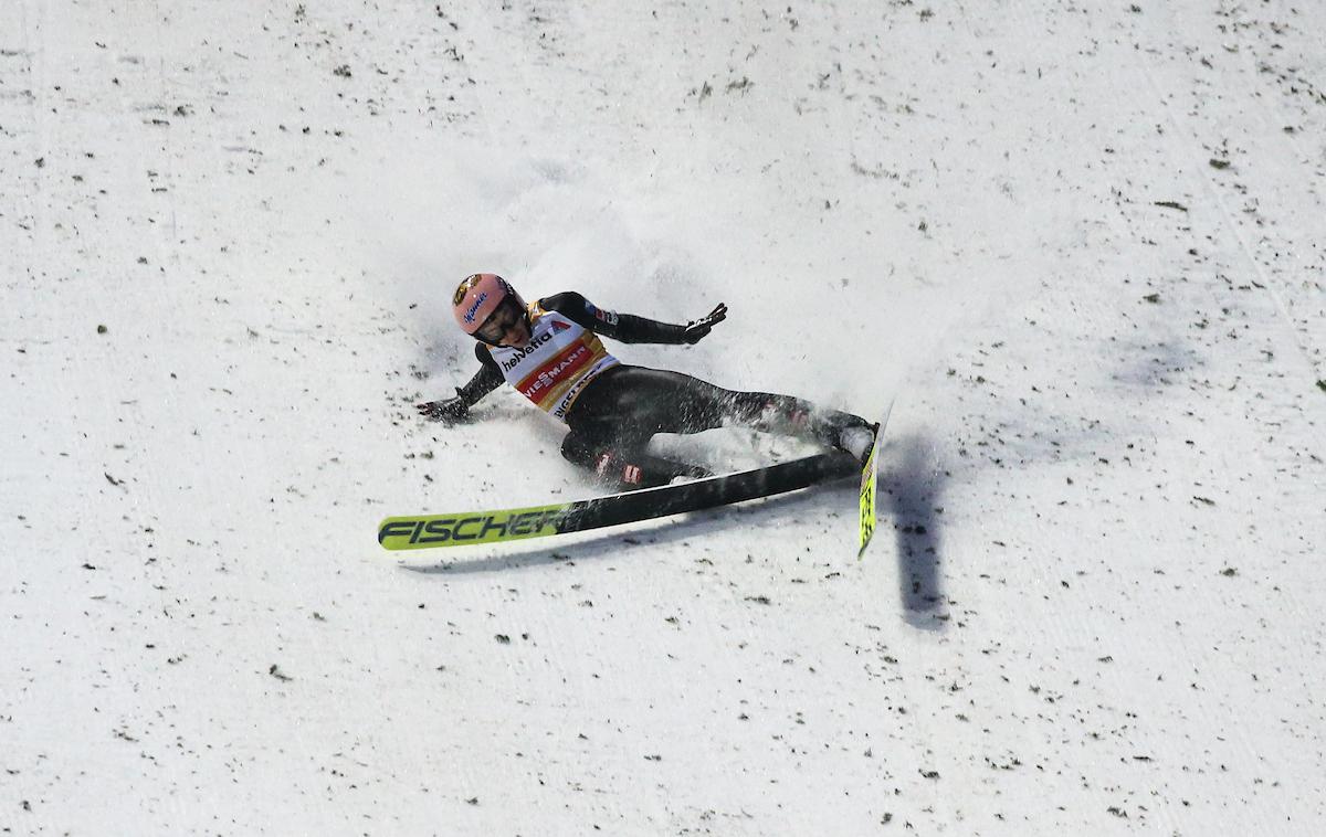 Stefan Kraft | Stefan Kraft po padcu v Engelbergu čuti bolečine v desnem kolku in vratu, in upa, da padec ne bo vplival na njegove predstave na novoletni turneji. | Foto Sportida