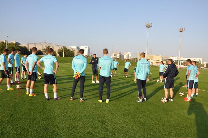 Selektor Srečko Katanec je z izbranci že opravil trening na Brdu pri Kranju, v Abu Dabiju pa lahko računa na bolj prijetne vremenske razmere. | Foto: MaK