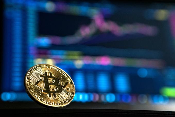 Vrednost vsega trga kriptovalut je ta teden prvič presegla en bilijon oziroma tisoč milijard ameriških dolarjev. Skoraj 70 odstotkov vrednosti celotnega kriptotrga sicer pomeni bitcoin. | Foto: Unsplash