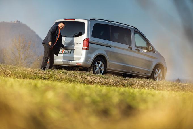 "Na misel mi ne pride, da bi se naokoli ponašal s tem, da vozim Mercedesa, a to je vsaj zame tudi eden izmed kriterijev uspešnosti v poslu, ki sem si jih, poleg preostalih, postavil sam."
 | Foto: Žiga Intihar