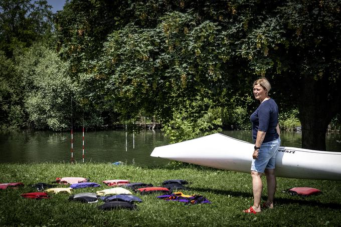 Danes ima ekipo, med njimi so tudi vrhunski tekmovalci, ki ji pomagajo pri delu z najmlajšimi. | Foto: Ana Kovač